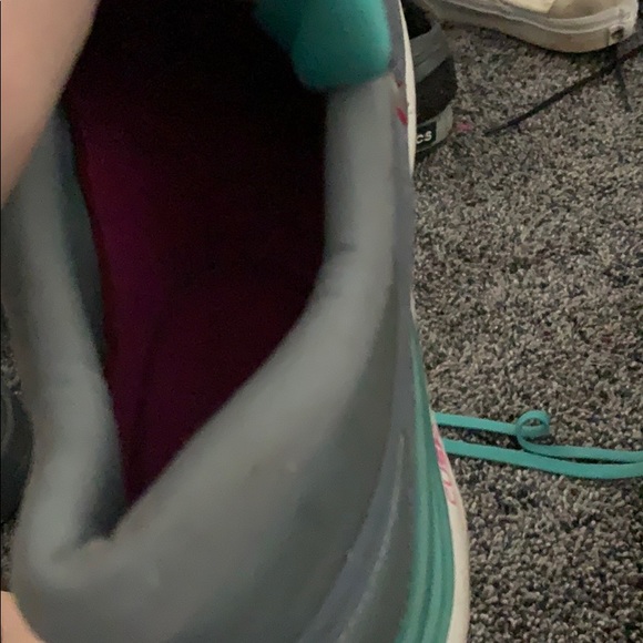 Sneakers - Picture 4 of 4